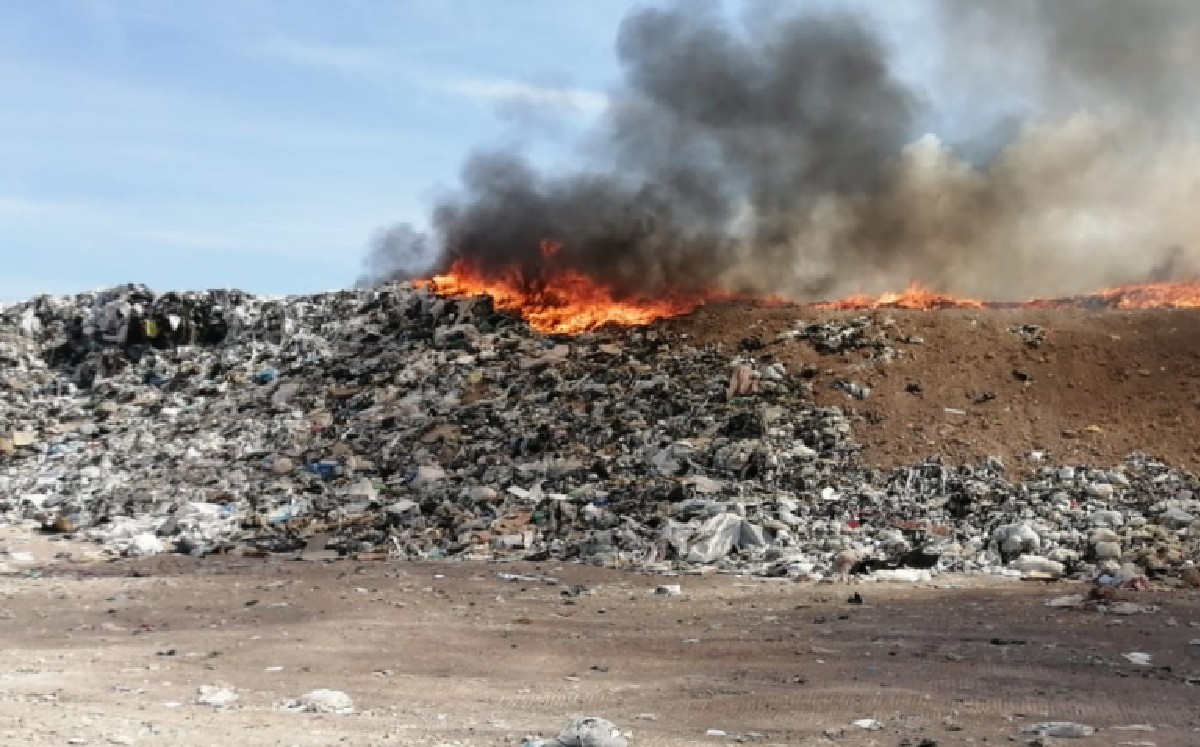 Se registra incendio en relleno sanitario de Gómez Palacio
