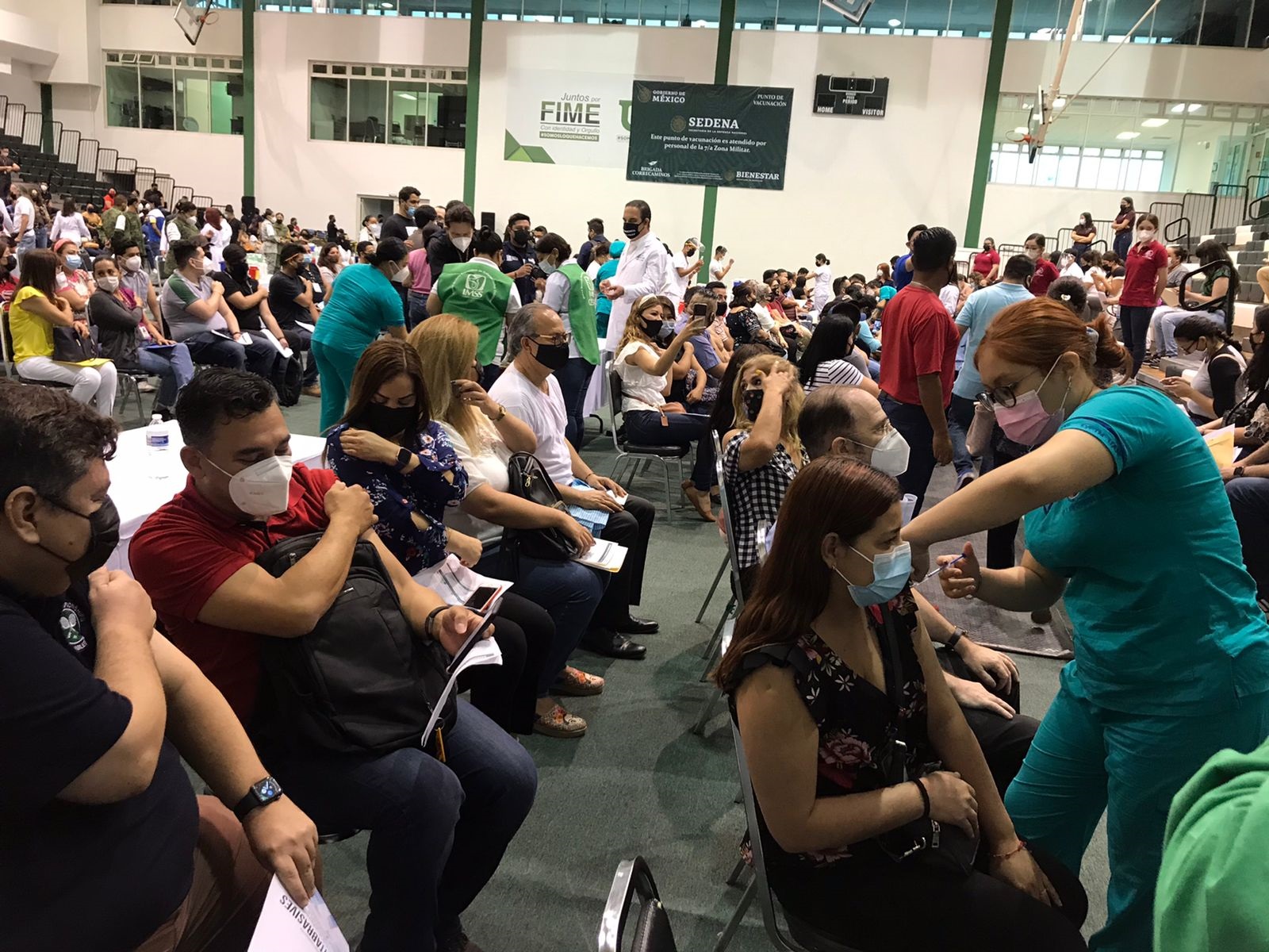 Inicia vacunación contra el Covid-19 a maestros de Nuevo León