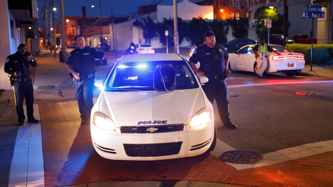 Hombre se atrinchera y mata a dos policías y dos civiles en Carolina del Norte