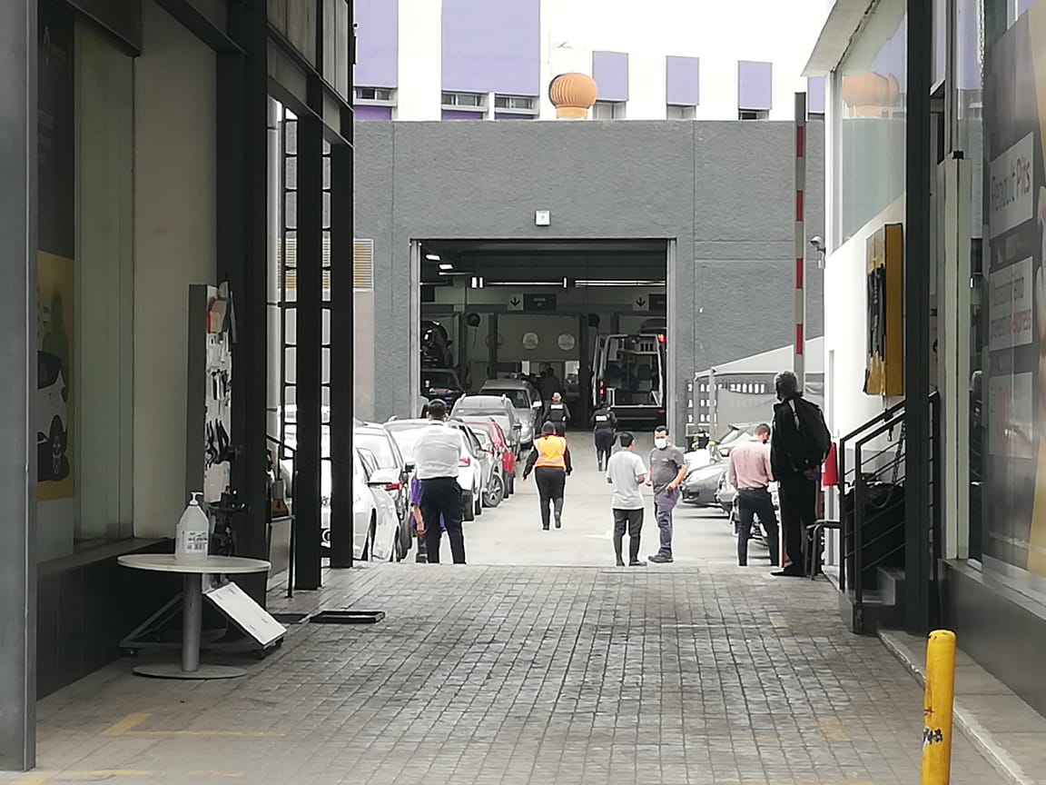 Cae trabajador desde 6 metros de altura en agencia automotriz de la colonia Obispado