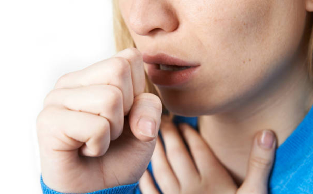 Joven no puede parar de toser como secuela del COVID19 Telediario México