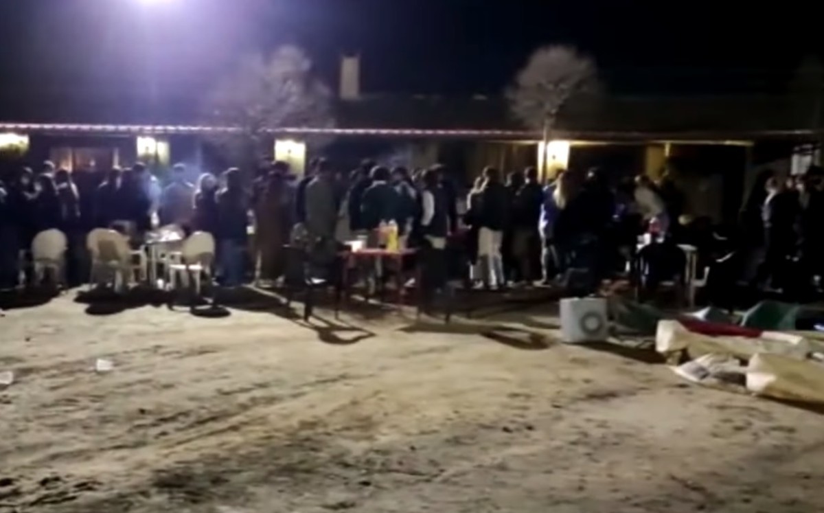 Desalojan a más de 400 universitarios de una finca tras participar en una fiesta masiva