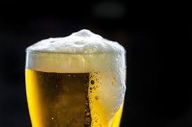 Consumo excesivo de alcohol puede reducir efectividad de vacuna contra Covid-19: estudio