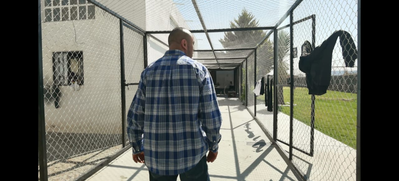 Osvaldo busca, desde rehabilitación, superar su adicción y seguir con sus estudios