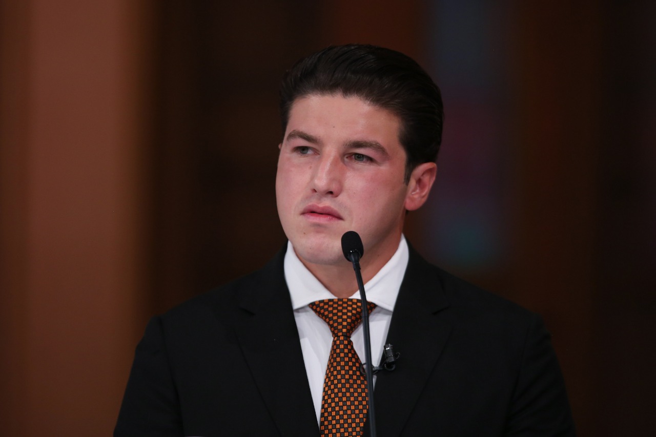 Samuel, me recuerdas mucho a Rodrigo Medina: Fernando Larrazabal