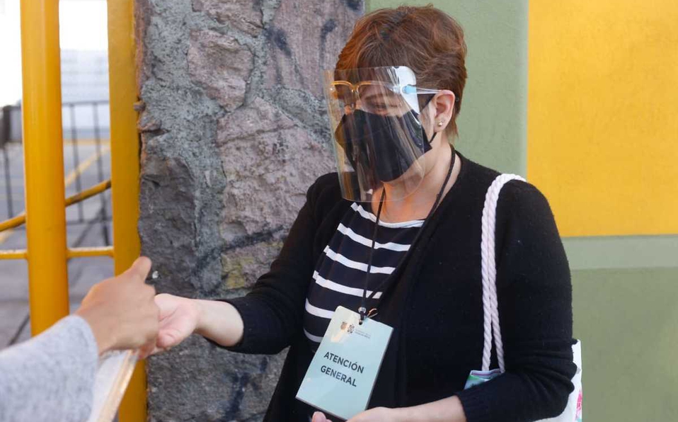 Arranca vacunación contra COVID-19 para adultos mayores de 50 años en CDMX
