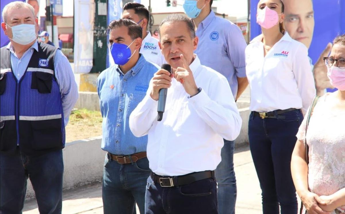 Promete Fernando Larrazabal adquirir mil camiones nuevos y extender línea 1 del Metro