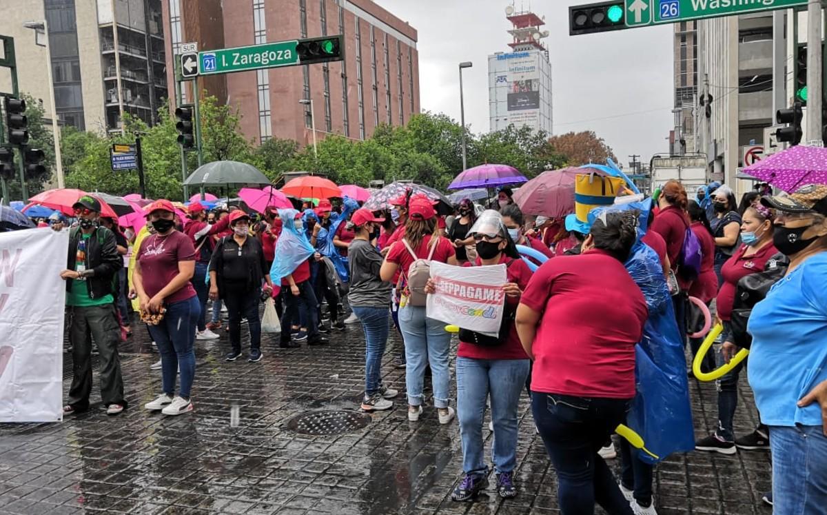 Maestros de Cendis encaran a la secretaria de Educación Pública y exigen pago   