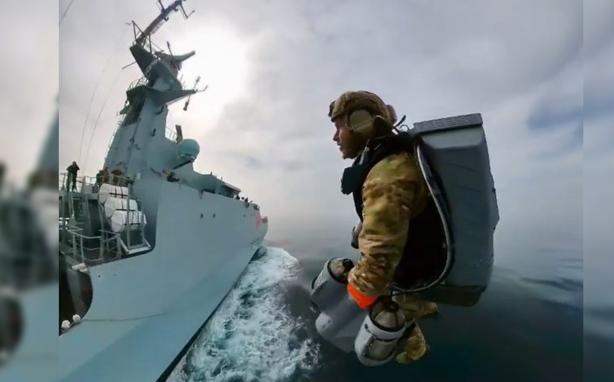 Ejército británico prueba con éxito trajes voladores como el de Iron Man