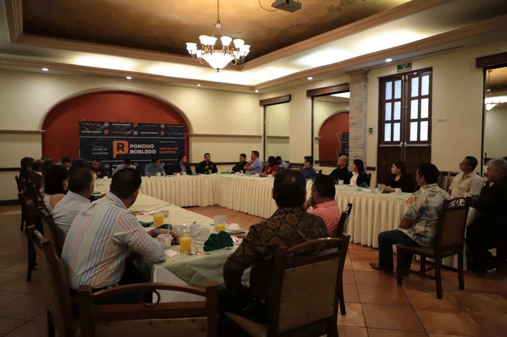 Alfonso Robledo se compromete con impulsar eficiencia para el sector constructor