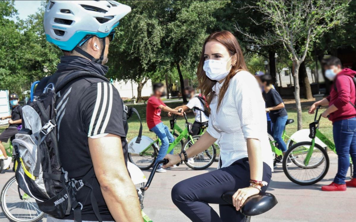 Propone Clara Luz Flores 100 kilómetros de ciclovía y biciestacionamientos