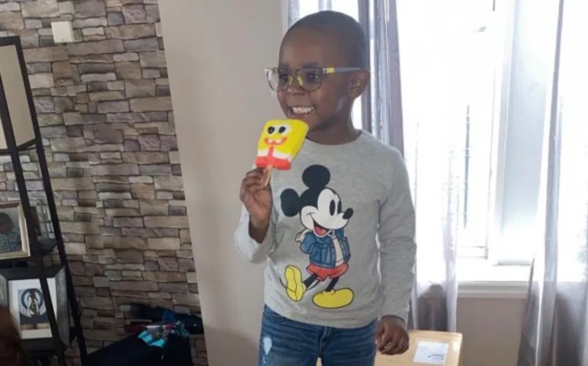 Niño gasta miles de dólares en paletas de Bob Esponja con la tarjeta de su mamá