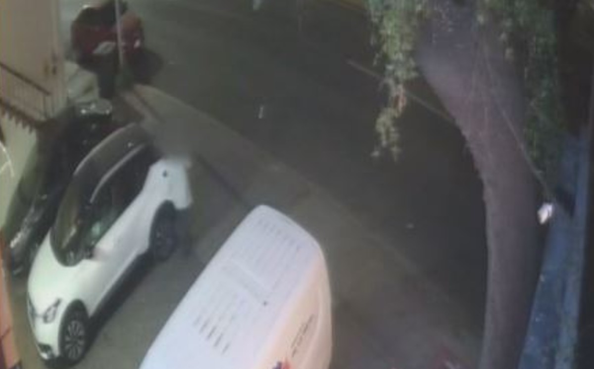 Captan robo a vehículo en plaza comercial de la colonia Lagos del Bosque