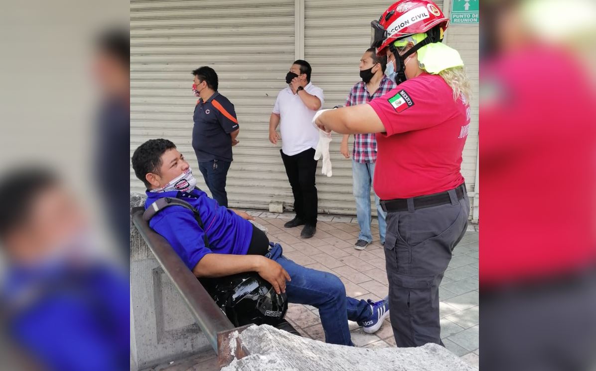 Motociclista resulta lesionado tras accidente en el Centro de Monterrey