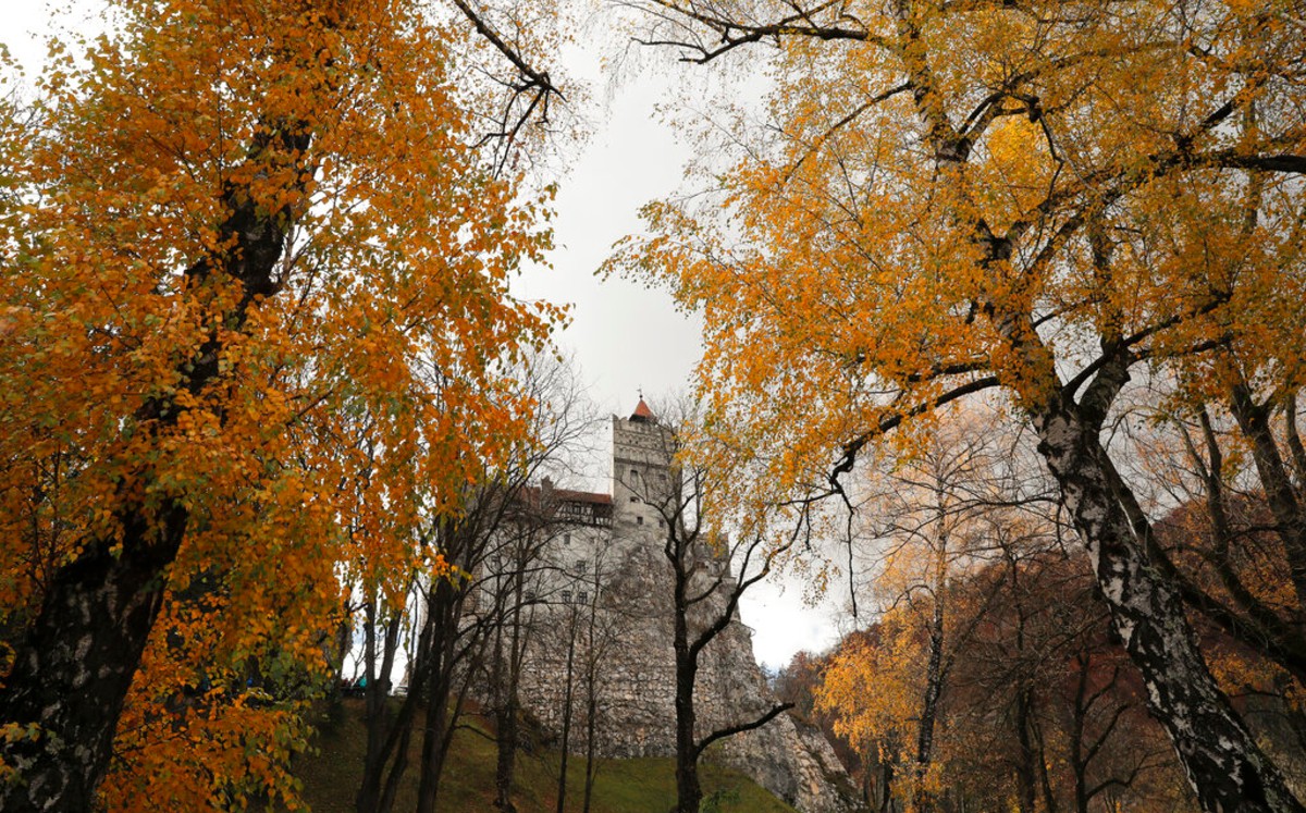 Castillo de Drácula se transforma en centro de vacunación contra Covid-19