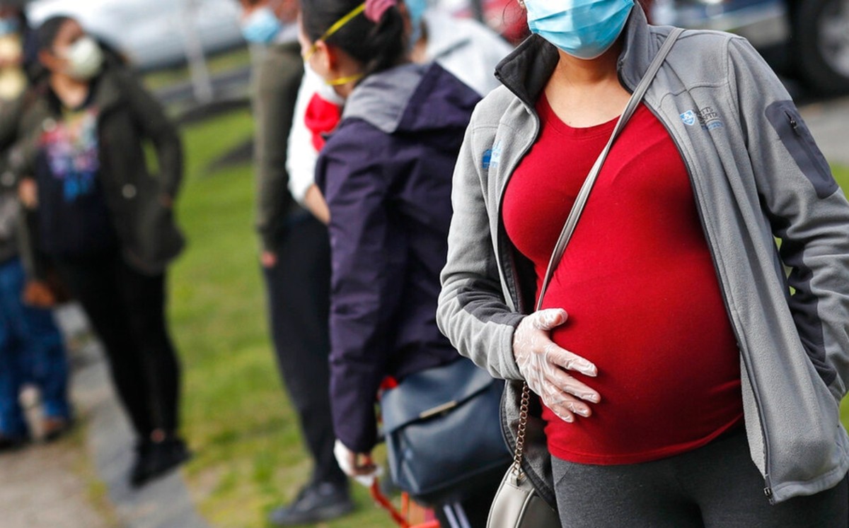 Maestros y embarazadas serán vacunados la próxima semana en CDMX