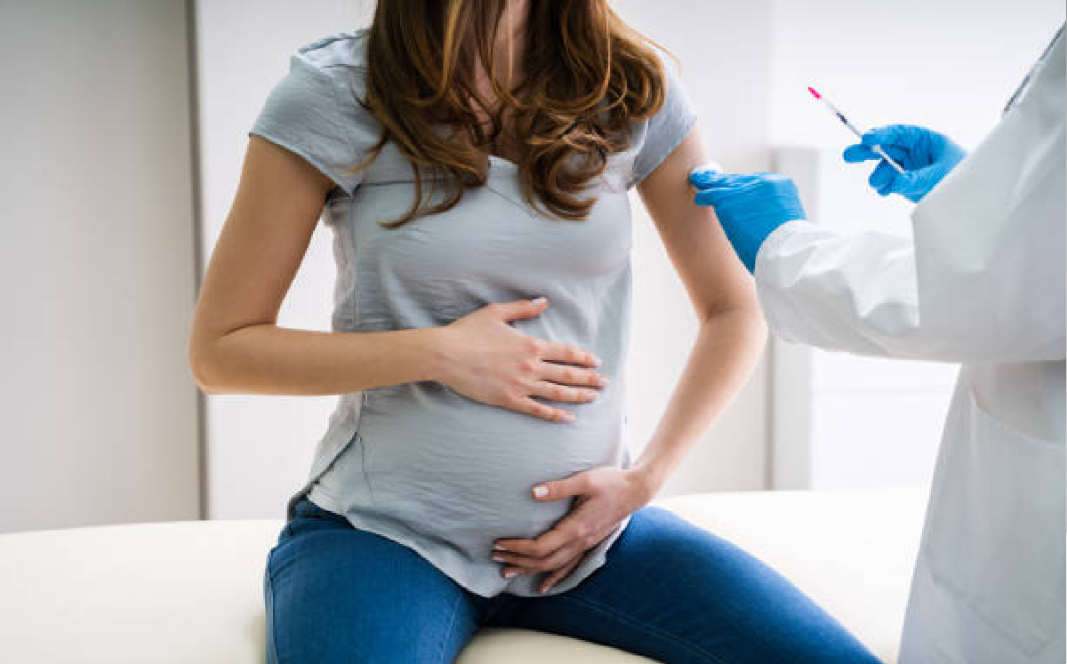 Mujeres embarazadas serán incluidas en vacunación contra COVID-19