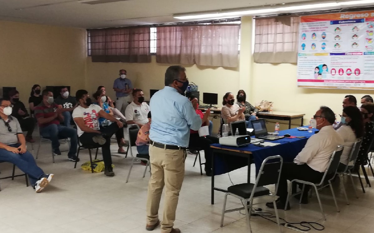 Maestros reciben capacitación para el regreso a clases en Torreón