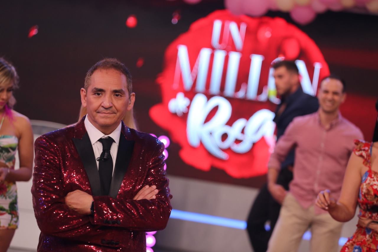 Festejan a mamá con 'Un Millón de Rosas'