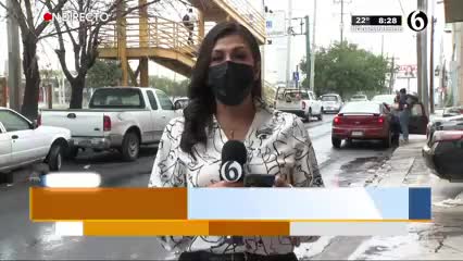 Joven pierde el control al volante y se sube a camellón en la avenida Revolución 