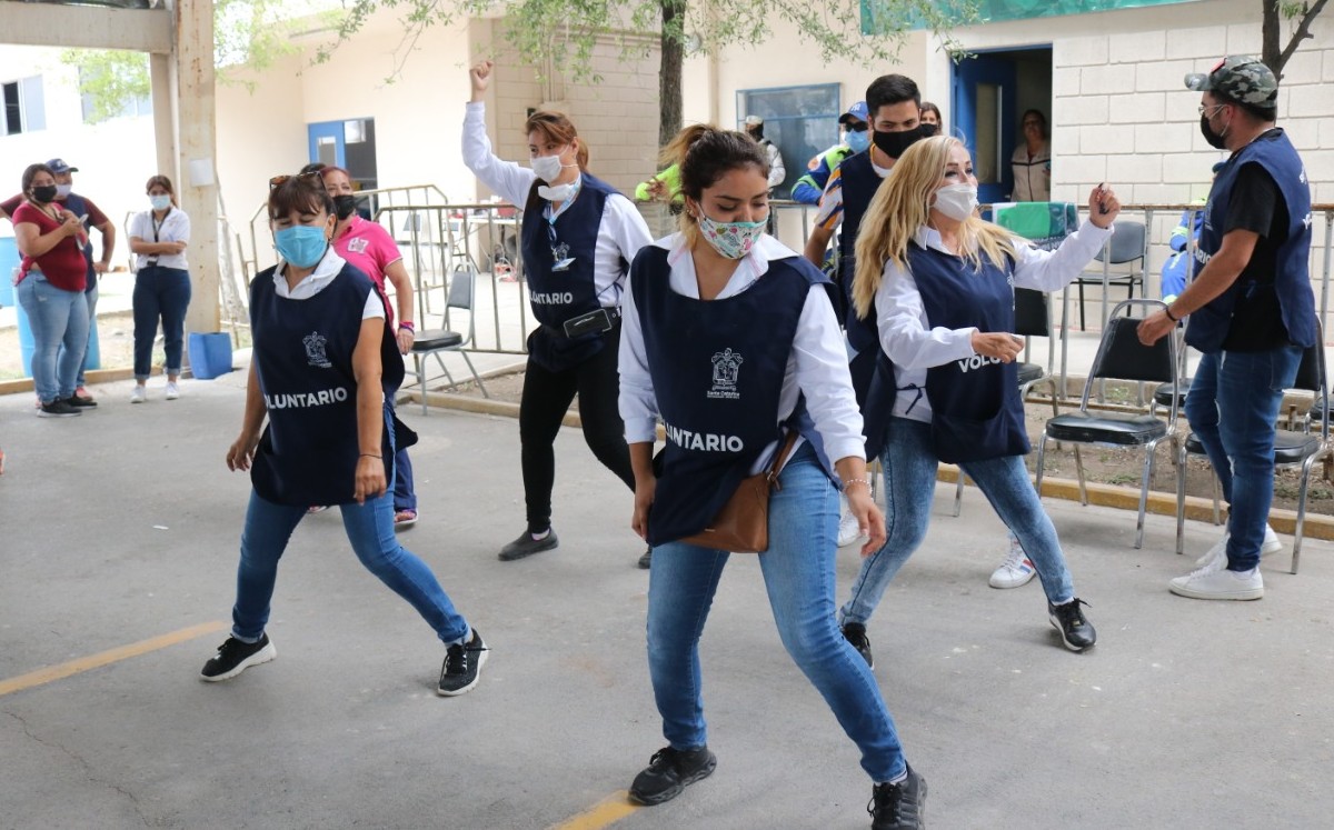 Mayores de 50 años reciben vacunas al ritmo de los ochenta en Santa Catarina 