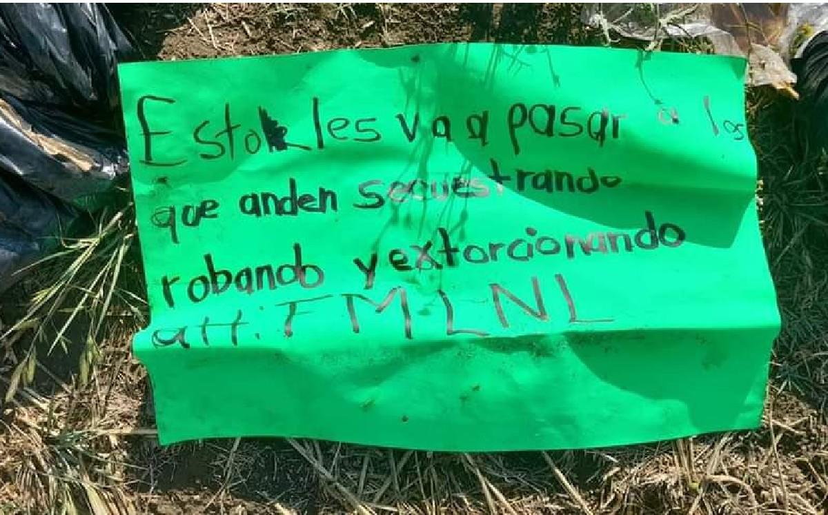 Con mensajes de amenaza, abandonan tres cuerpos a las afueras de panteón