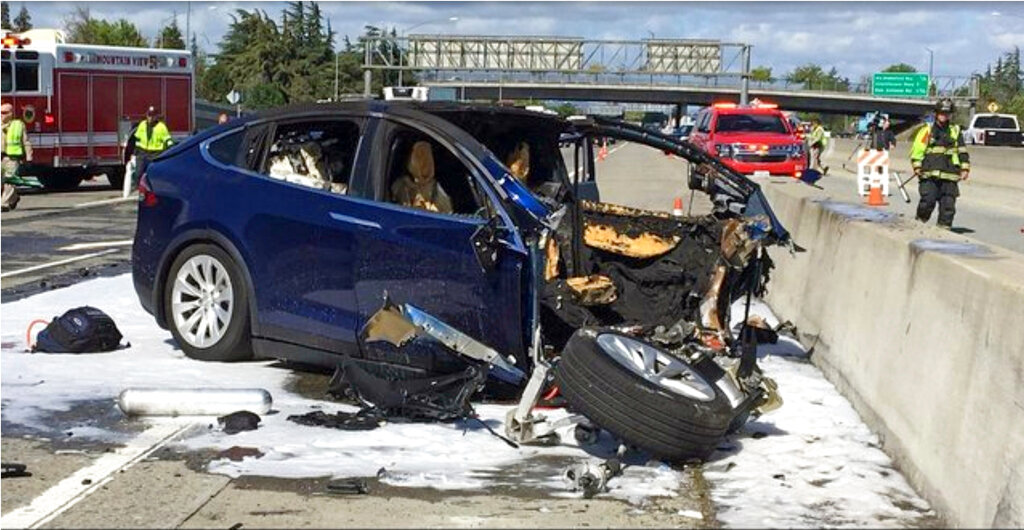 Muere hombre en accidente vial tras activar piloto automático de su Tesla