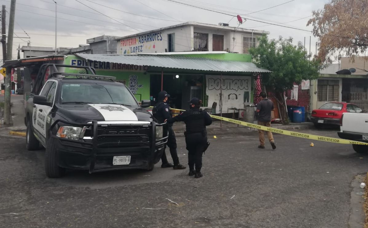 Hombre realiza detonaciones y golpea a dos personas en una tienda de abarrotes en Guadalupe