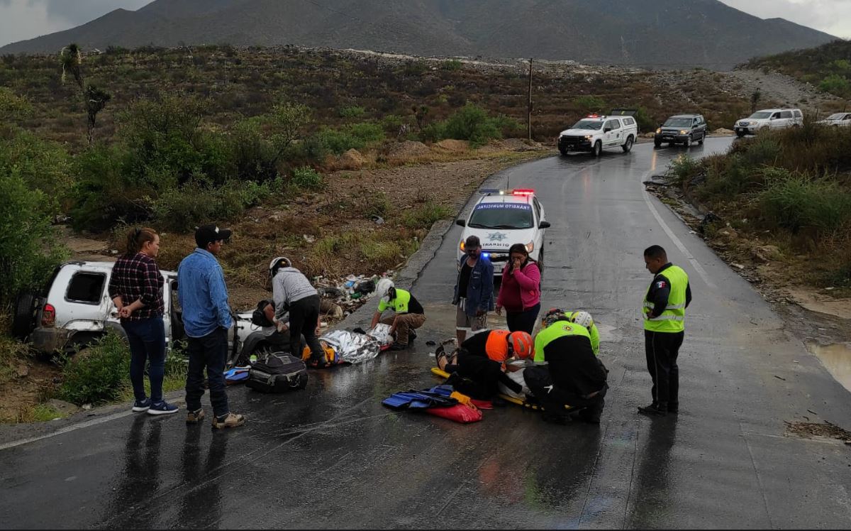 Muere una mujer y otra resulta lesionada tras volcadura en García