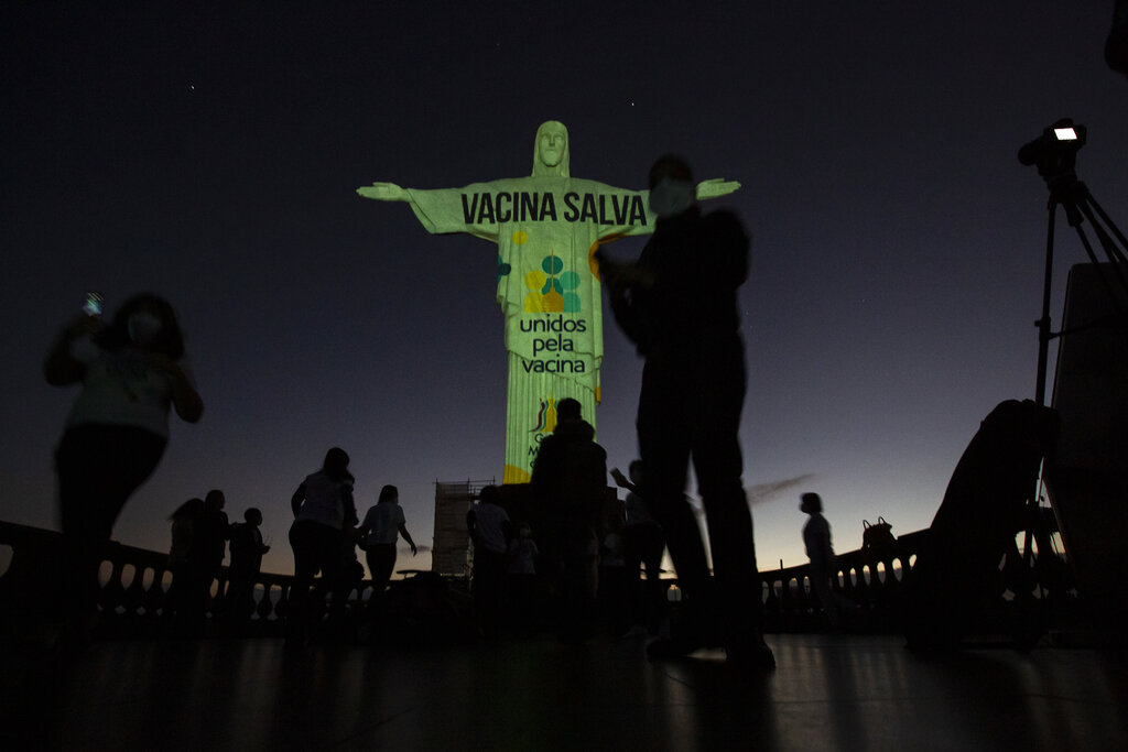 Ciudad de Brasil vacuna contra Covid a gente de 18 a 60 años
