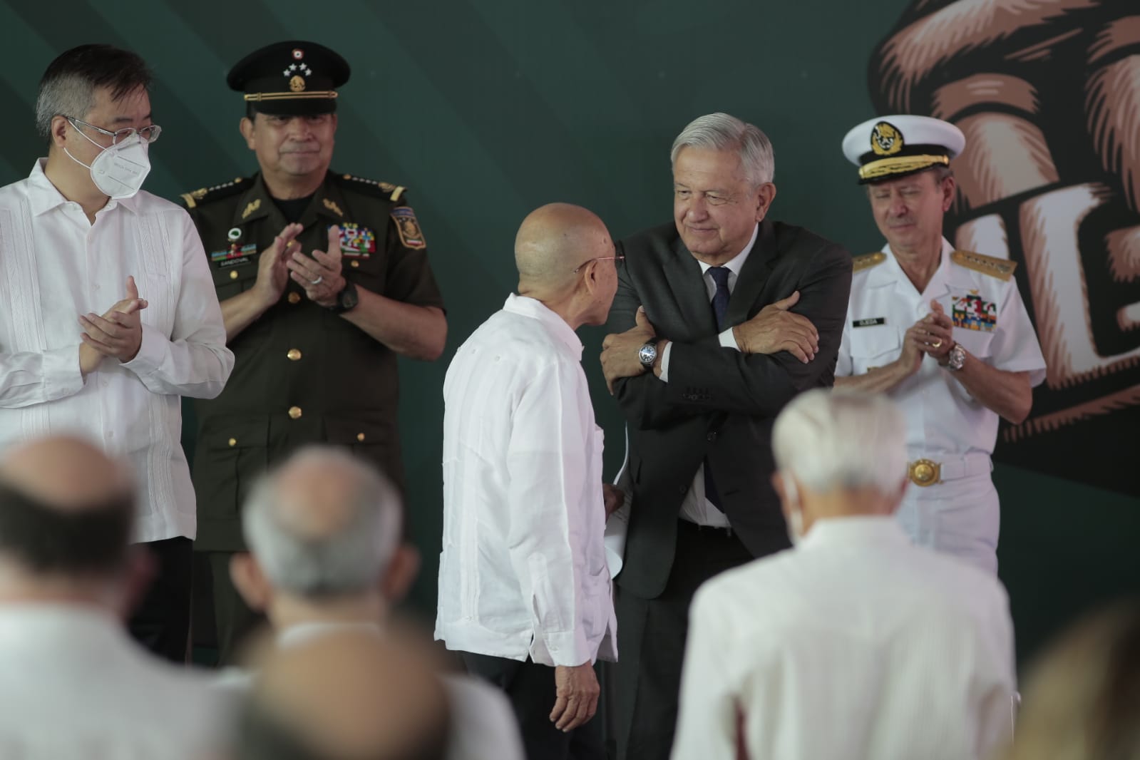 AMLO visita Torreón para pedir perdón a comunidad china