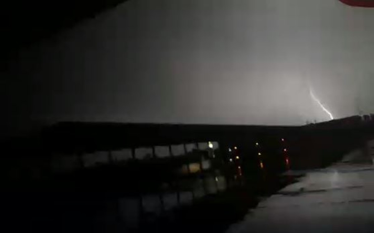 Fuertes tormentas eléctricas dejan daños en Nuevo Laredo 