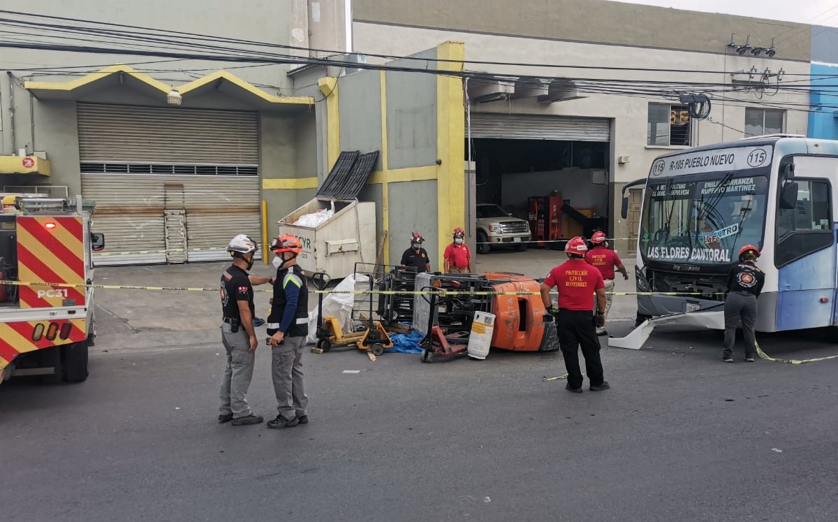 Montacarguista muere tras ser impactado por un camión sobre la avenida Félix U. Gómez