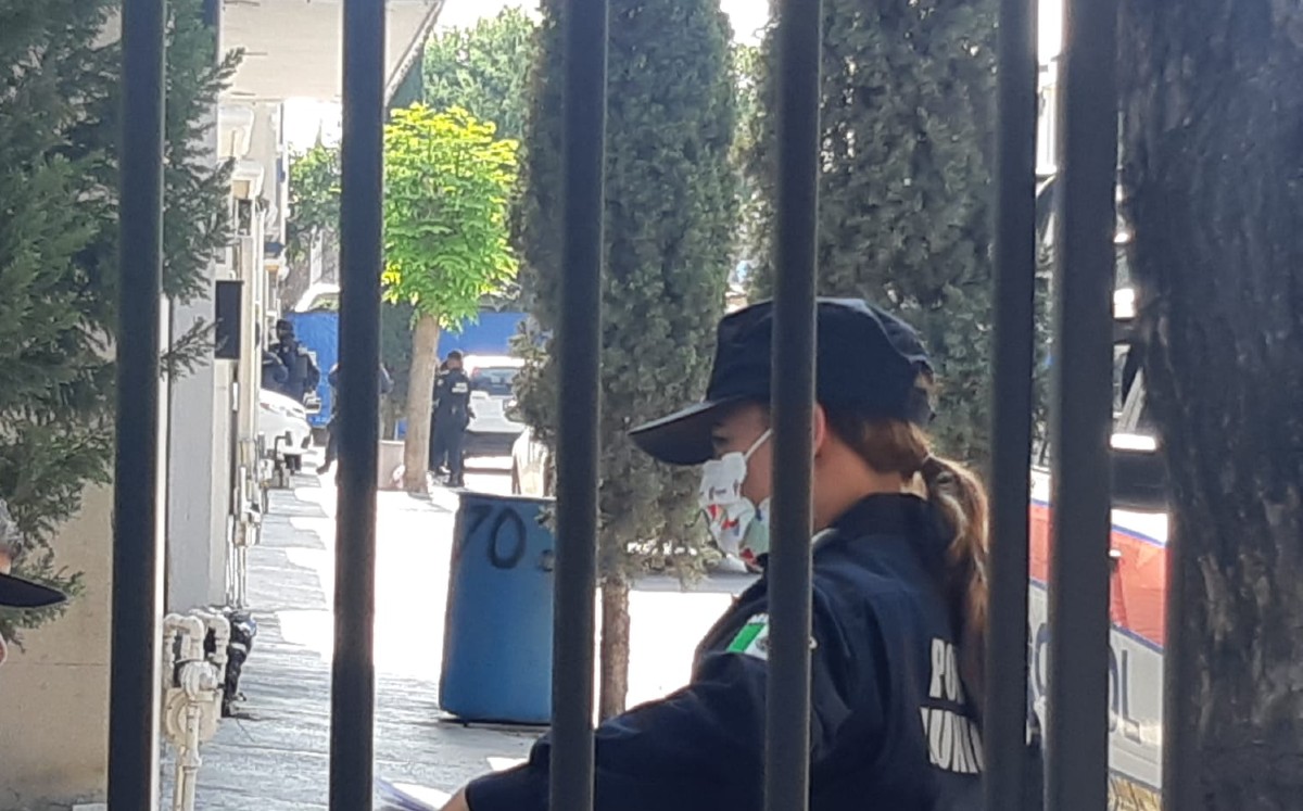 Encuentran a 51 migrantes hacinados en una casa de colonia privada en Escobedo