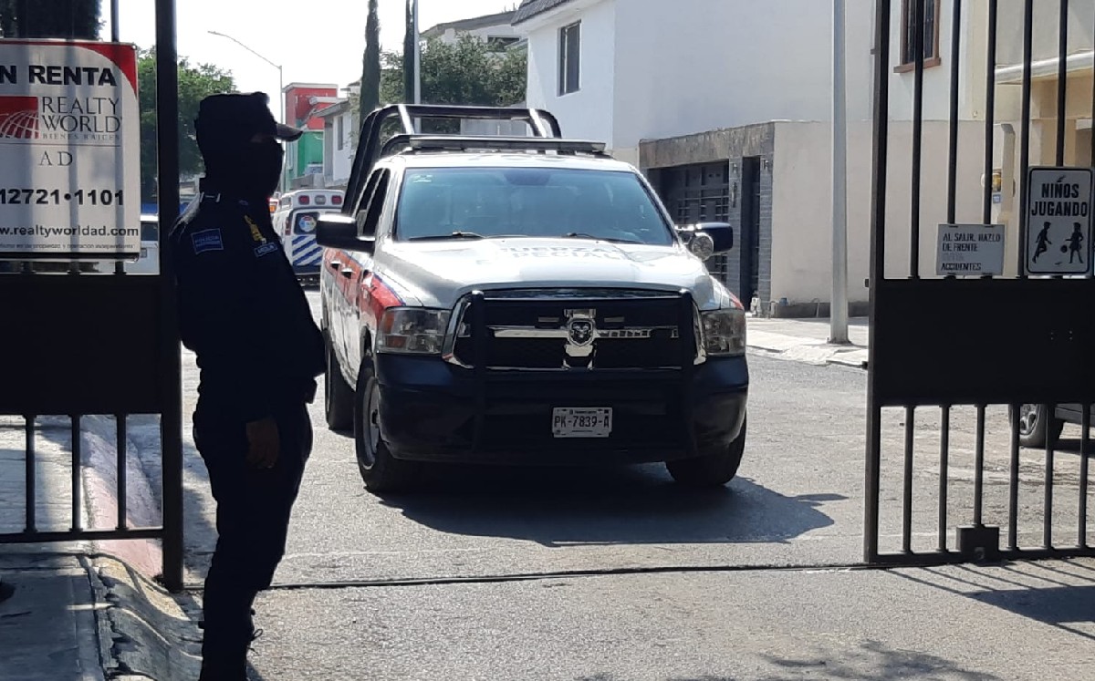 Encuentran a 51 migrantes hacinados en una casa de colonia privada en Escobedo