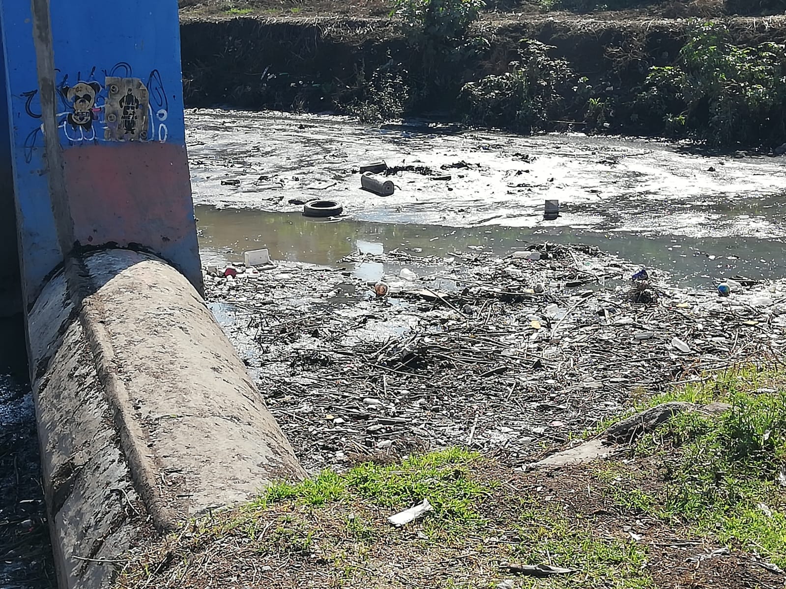 Vaso regulador del Puente Negro atemoriza a vecinos por inundaciones 
