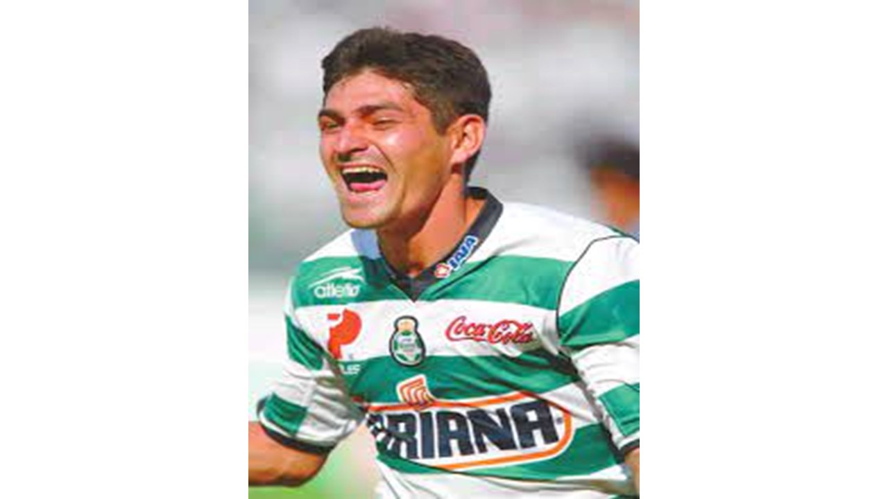 Santos envía condolencias tras fallecimiento de la madre de Hugo Ovelar 