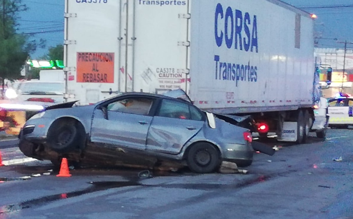 Mueren cuatro personas tras chocar contra un tráiler sobre la carretera Mezquital - Santa Rosa