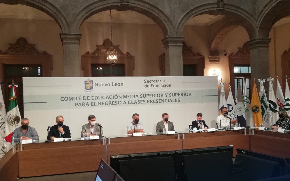 Anuncian regreso a clases presenciales para preparatorias y facultades en Nuevo León 