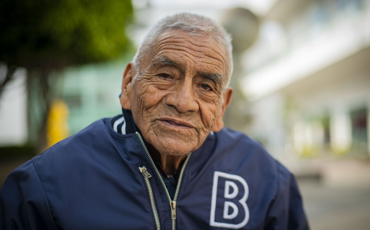 Hombre de 84 años a punto de graduarse de ingeniería, dice quiere seguir estudiando