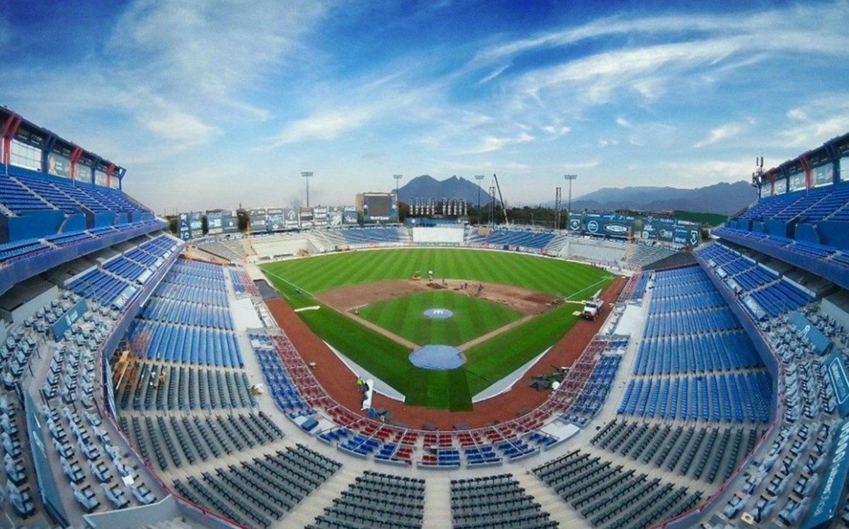 Aumentan aforo de estadios, antros, bares y albercas públicas en Nuevo León
