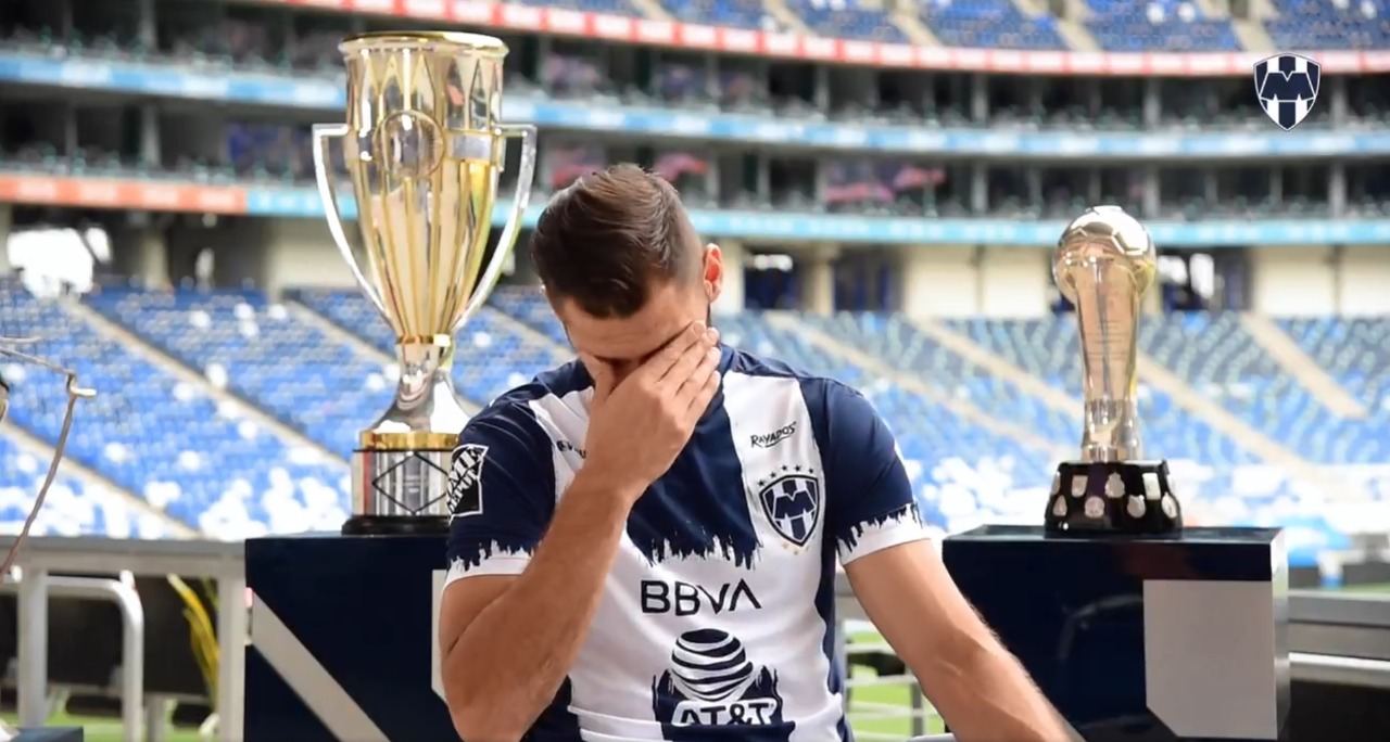 Nicolás Sánchez rompe en llanto al despedirse de Rayados