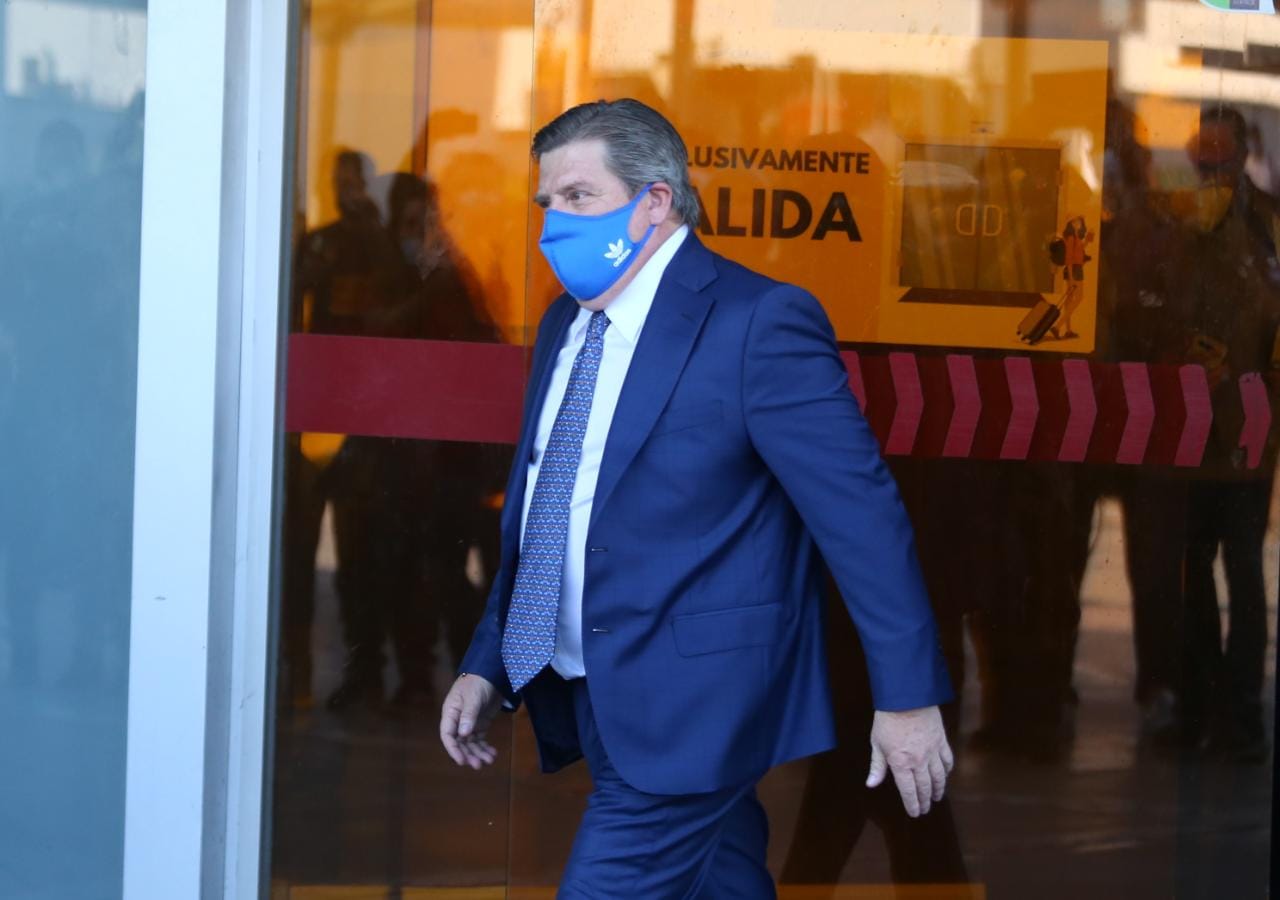 Miguel Herrera llega a la Ciudad de Monterrey