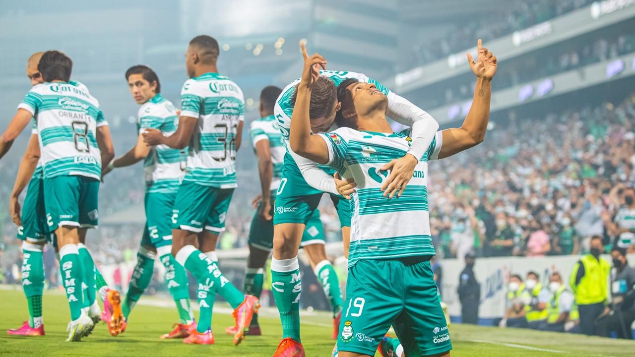 De la mano del 'Mudo' y Preciado, Santos vence al Puebla 3-0