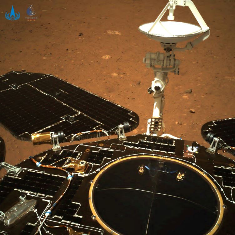 Sonda china recorre la superficie de Marte en primera misión