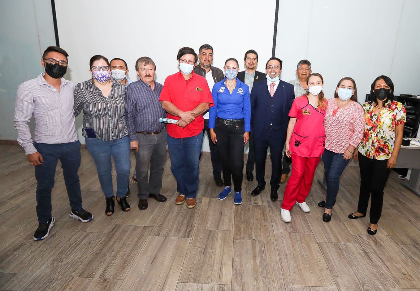 Veterinarios y Alejandra Gutiérrez por la salud animal