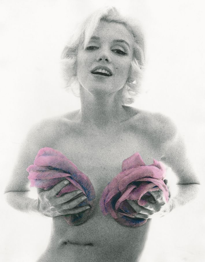Sin ropa y empapada en champagne: Así fueron las últimas fotos de Marilyn Monroe