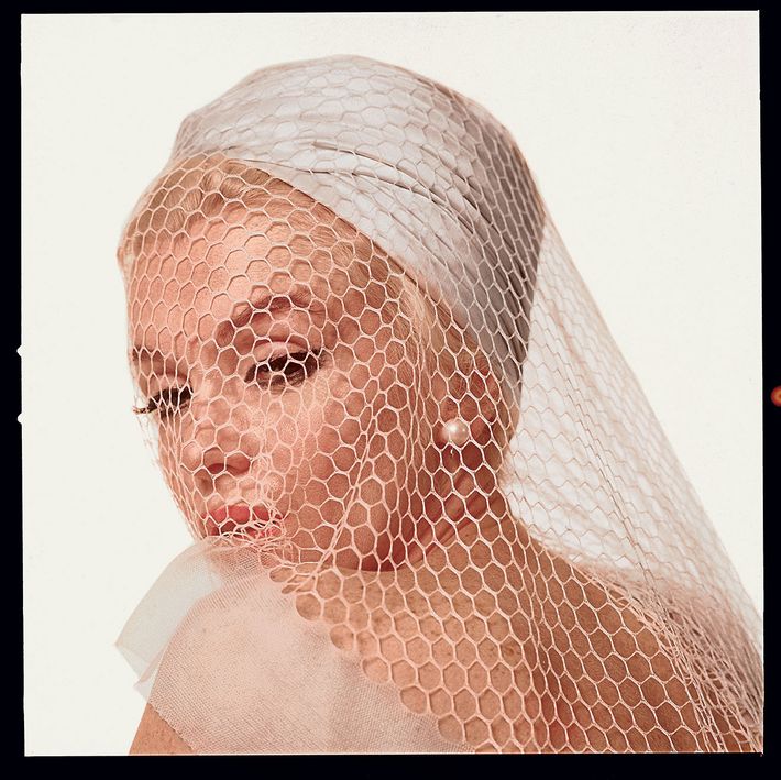 Sin ropa y empapada en champagne: Así fueron las últimas fotos de Marilyn Monroe