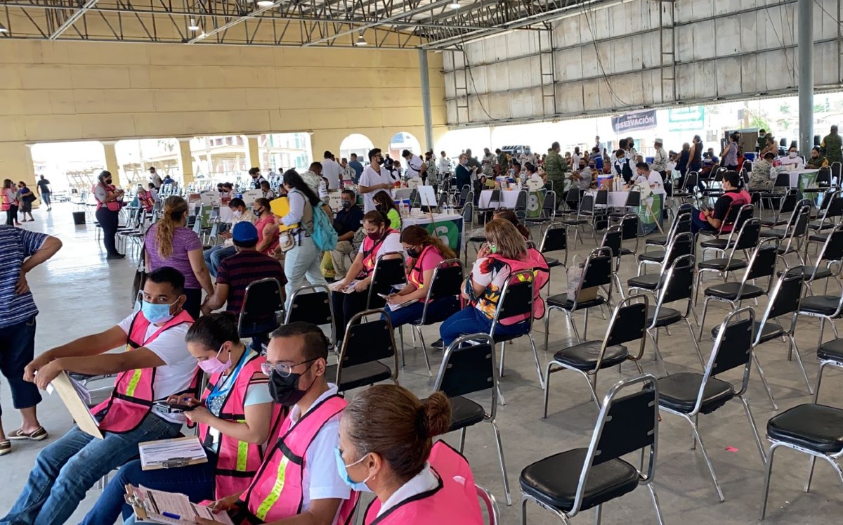 Cientos de adultos mayores acuden a vacunarse a Guadalupe en el último día