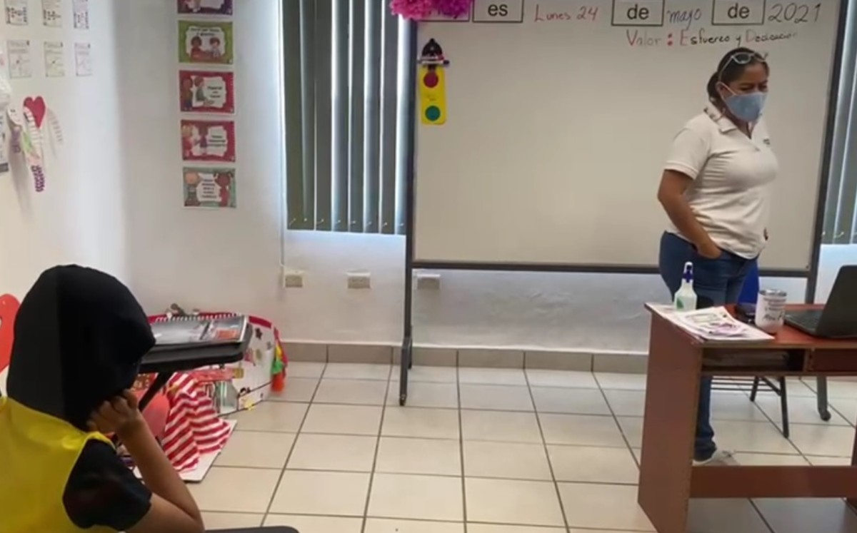 Regresan a clases presenciales en Veracruz con medidas sanitarias y cabina sanitizante
